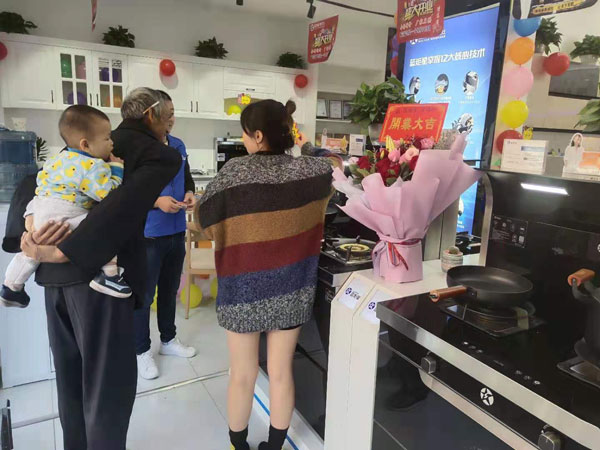 店內(nèi)現(xiàn)場(chǎng)