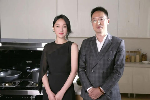 藍炬星和周迅在商業(yè)伙伴關系之余，合作不斷深入