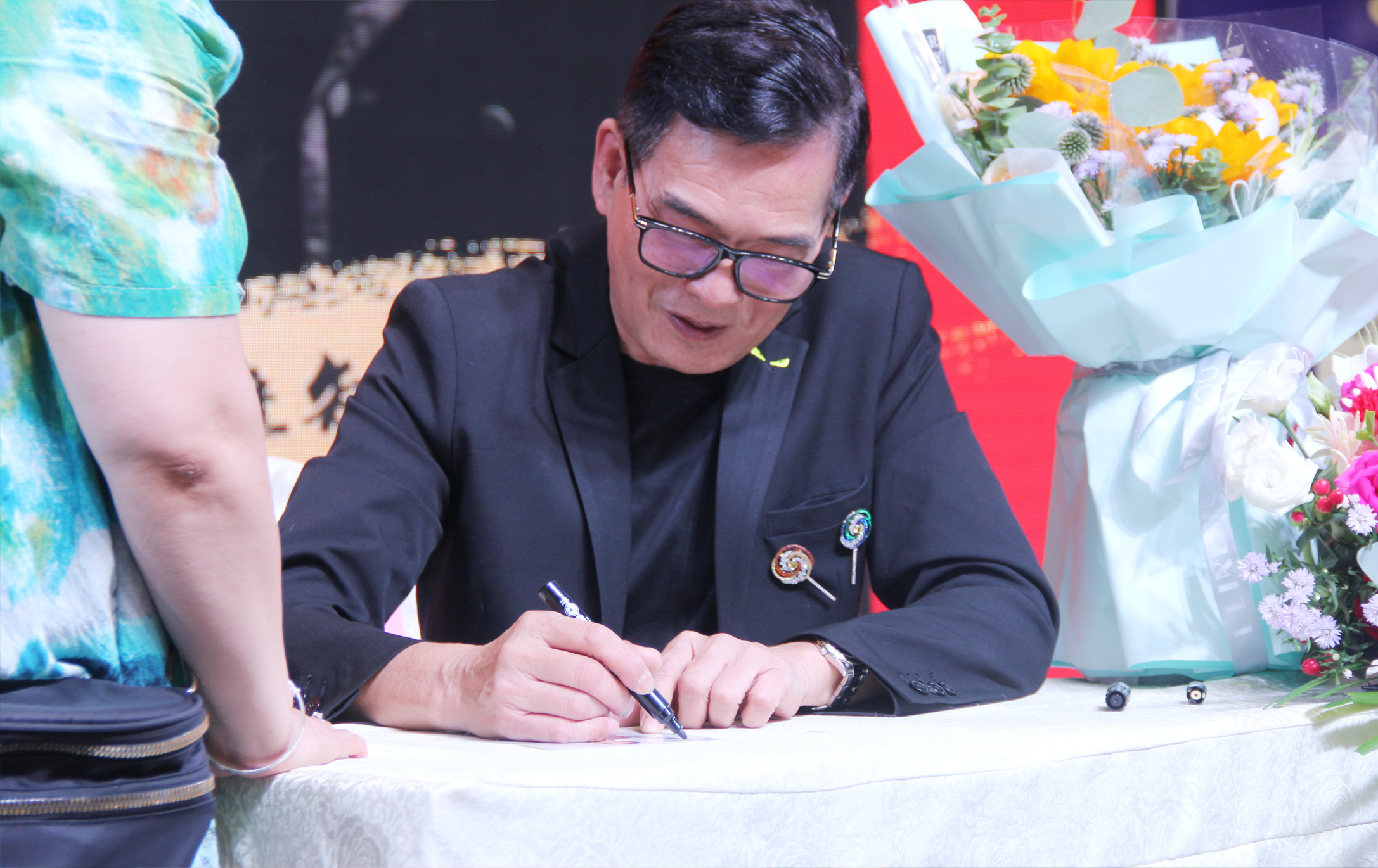 藍炬星集成灶大明宮旗艦店開業助陣明星簽名
